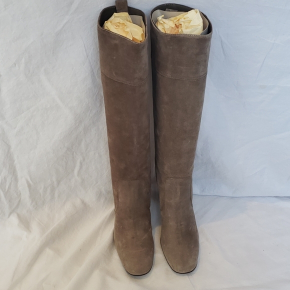 Tod's Light Brown Suede  Heeled Boots - Picture 2 of 7